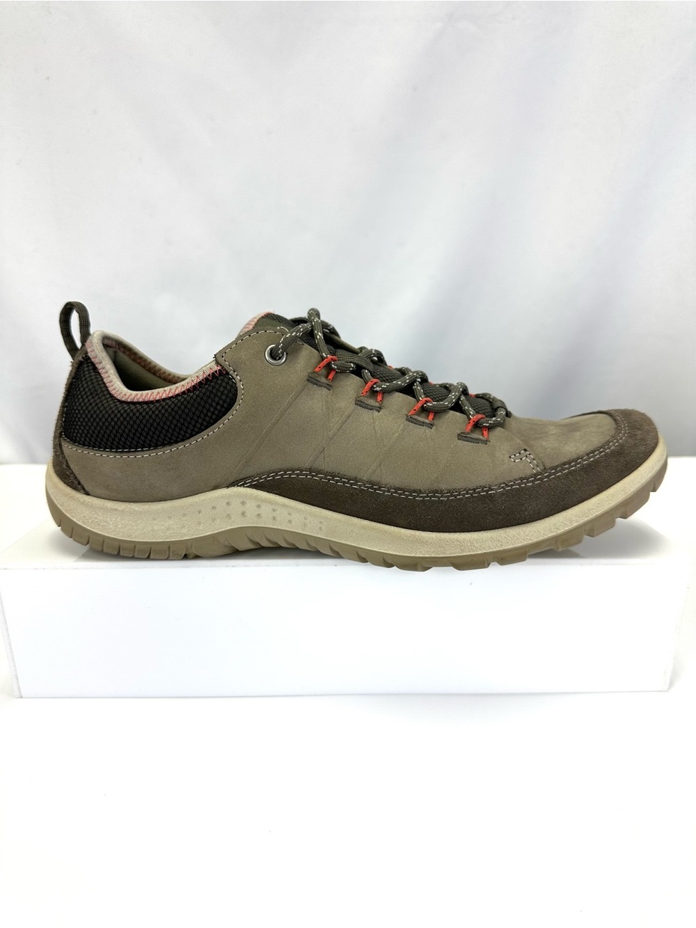 Ecco Aspina yak leather comfort womens walking shoes Size 40 neutral travel
